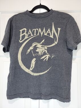 Batman Gray Graphic Tee - Women's Medium Or Kids XL